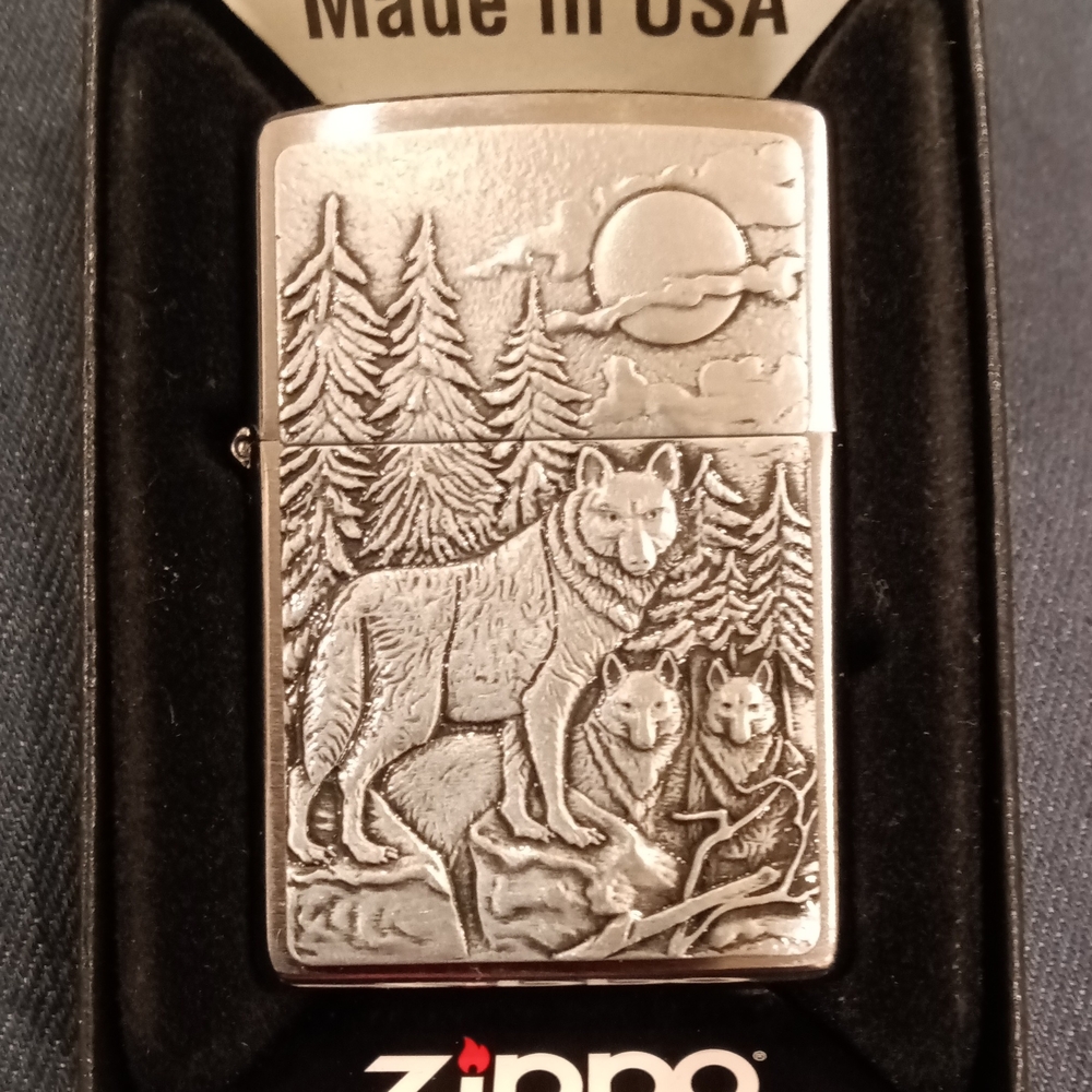 Zippo Silver Wolf Design Lighter